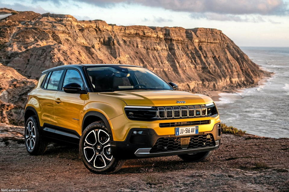 Le Jeep Avenger, élu voiture de l'année 2023, pourrait avoir à souffrir de l'éco-score français car l'usine polonaise qui le fabrique est alimentée par une centrale électrique au charbon.  - Credit:Jeep