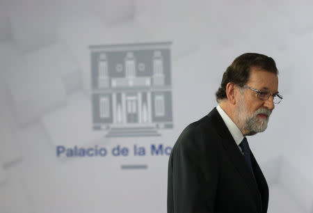 Spain's Prime Minister Mariano Rajoy arrives to deliver a statement at the Moncloa Palace in Madrid, Spain, October 1, 2017. REUTERS/Sergio Perez