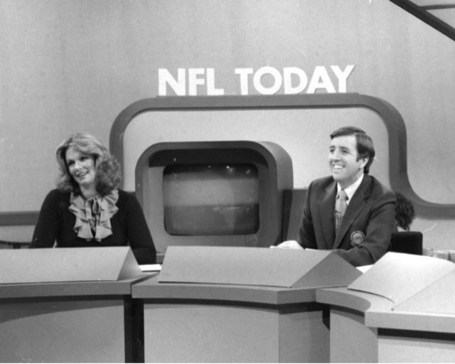 BRENT MUSBURGER, PHYLLIS GEORGE THE NFL TODAY SPORTS SHOW 8X10