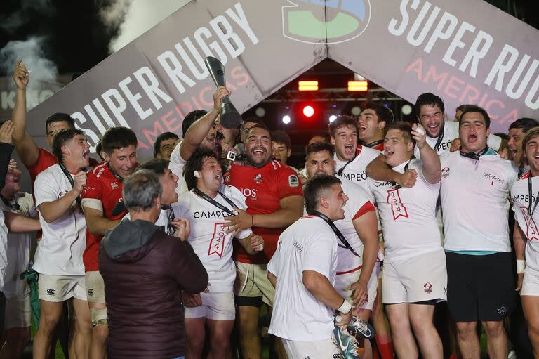 El año pasado le tocó estar del lado perdedor tras la final; ahora Dogos XV es el campeón del Super Rugby Americas y lo celebra a lo grande, después del 37-23 sobre Pampas en la cancha de CASI.