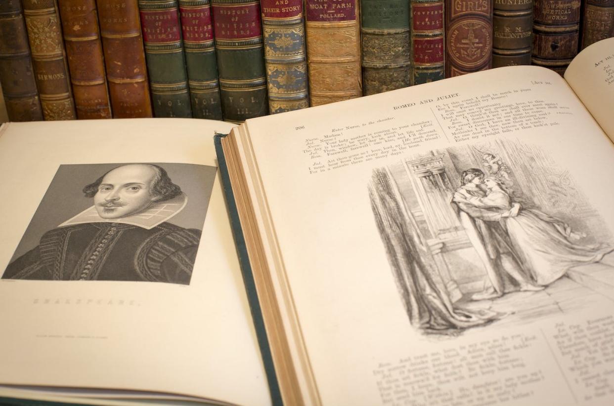 High school students have studied many of the same books for generations. Is it time for a change? <a href="https://www.gettyimages.com/detail/photo/william-shakespeare-royalty-free-image/168625734?adppopup=true" rel="nofollow noopener" target="_blank" data-ylk="slk:Andrew_Howe via Getty Images;elm:context_link;itc:0;sec:content-canvas" class="link ">Andrew_Howe via Getty Images</a>