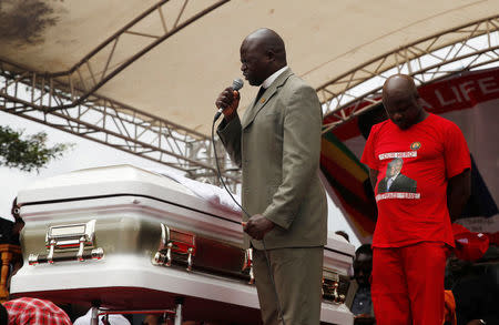 A pastor prays besides the coffin of Movement For Democratic Change (MDC) leader, Morgan Tsvangirai, during his funeral in Buhera, Zimbabwe February 20, 2018. REUTERS/Philimon Bulawayo