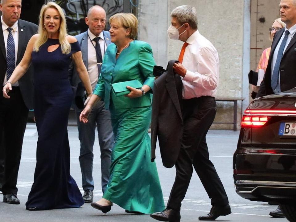 Altkanzlerin Angela Merkel und Ehemann Joachim Sauer bei den Salzburger Festspielen. (Bild: imago/SKATA)