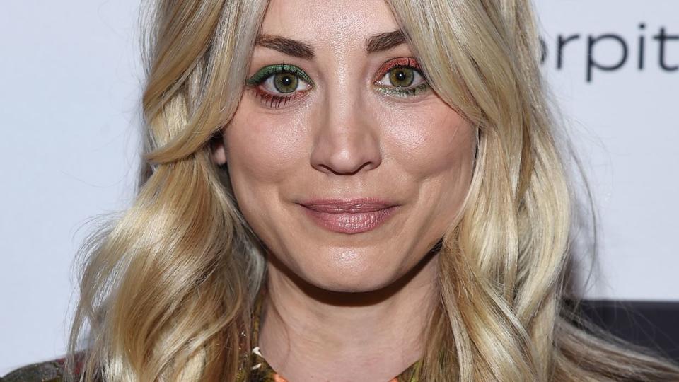 Kaley Cuoco with Feathered Curtain Bangs hairstyle