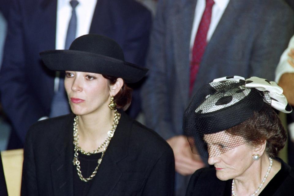 Maxwell (left) at her father’s funeral in 1991 (AFP via Getty Images)