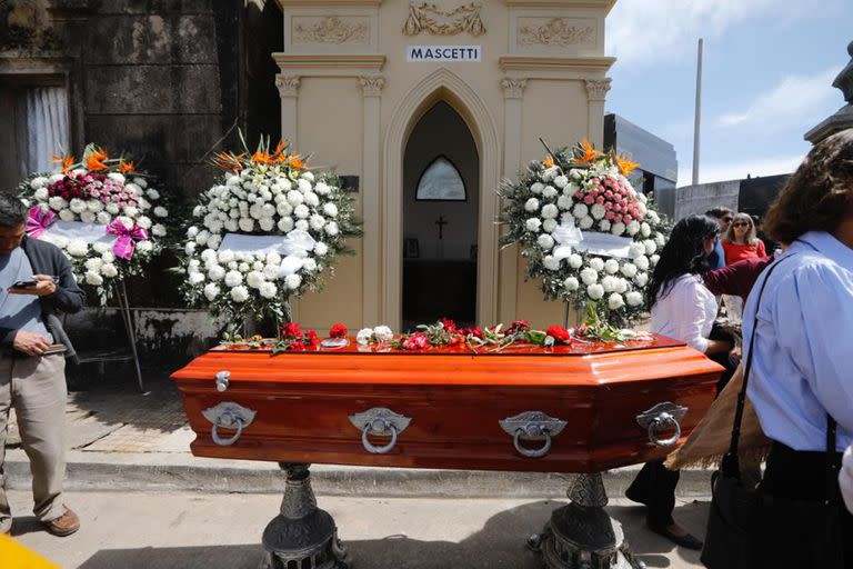 La despedida al conductor tuvo lugar en el cementerio de San Pedro