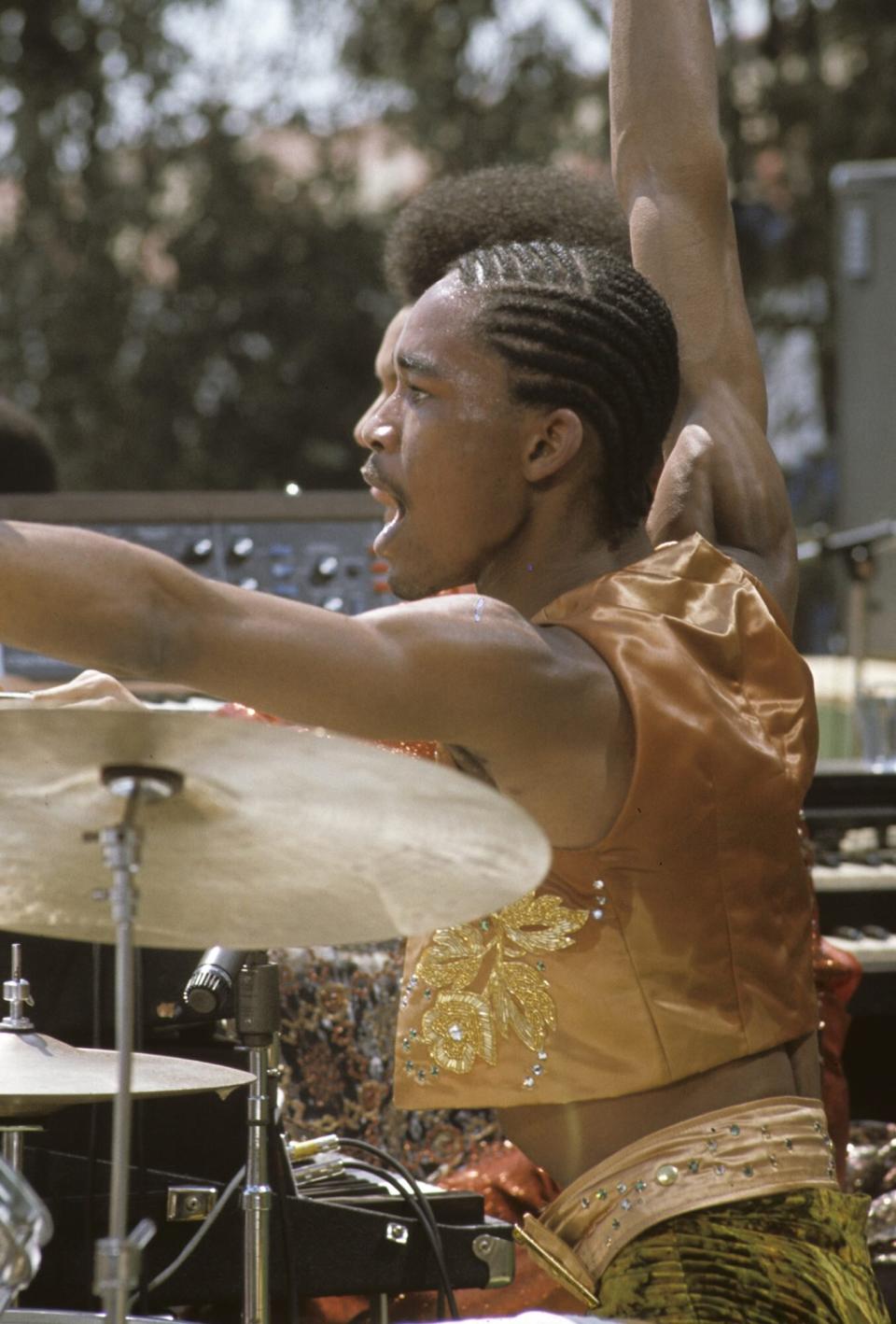 EARTH, WIND & FIRE - IN CONCERT - "California Jam" Concert Coverage - Airdate: April 6, 1974