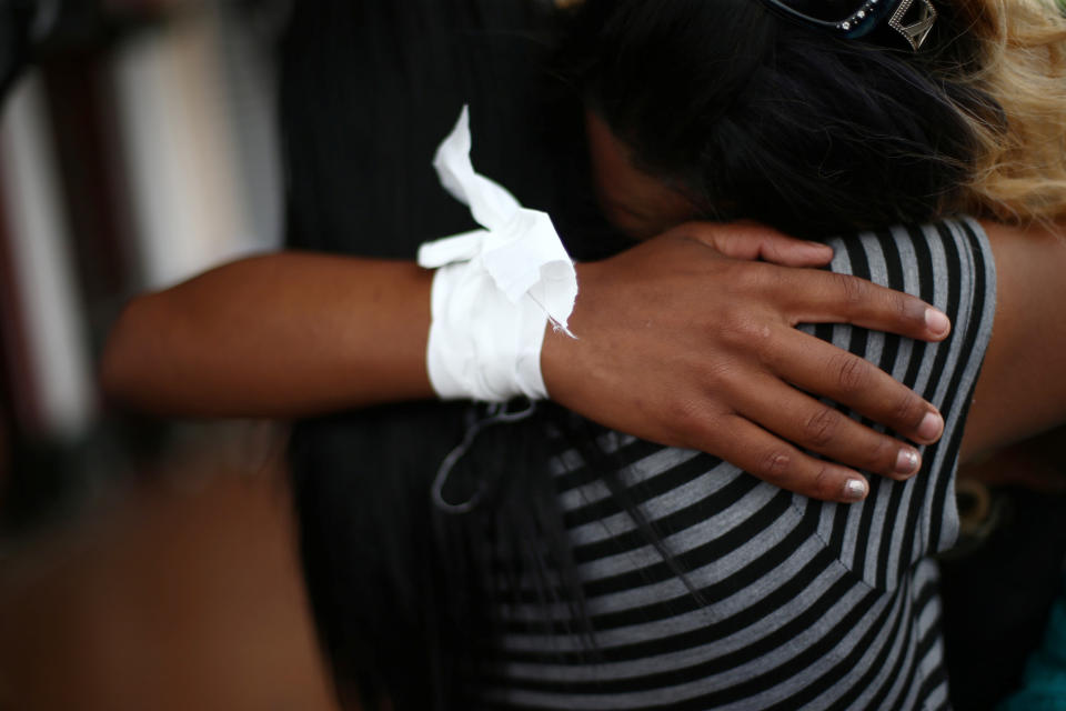 <p>Members of a caravan of migrants from Central America hug as a first group is allowed to enter the United States border and customs facility, where they are expected to apply for asylum, in Tijuana, Mexico April 29, 2018. (Photo: Edgard Garrido/Reuters) </p>