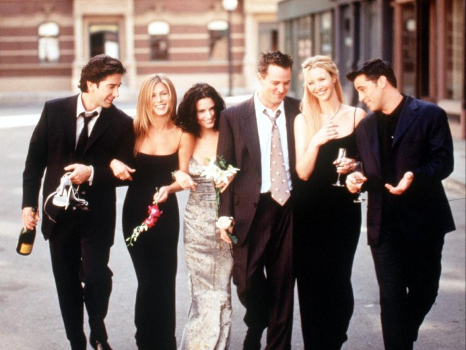 Perry and the cast of ‘Friends’ (Getty)