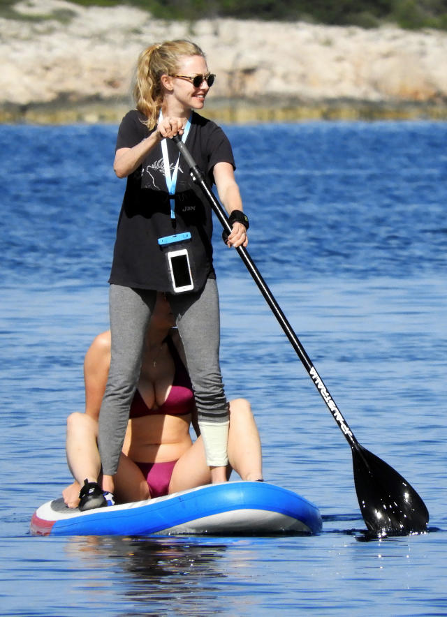 Star Tracks: New Mom Amanda Seyfried Goes Paddleboarding, Plus Pippa  Middleton, Lea Michele & More