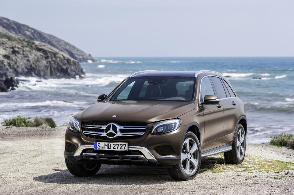 <p>Dass Mercedes die Produktion vom GLC auslagern musste, hat einen erfreulichen Grund für den Konzern: Die Nachfrage für den SUV ist so groß, dass die Kapazitäten in Deutschland einfach nicht ausreichen. So muss ein Werk in Finnland ran, das den Wagen baut. (Foto: ddp) </p>