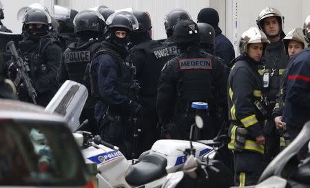 Armed French intervention police and firemen gather at the scene of a shooting in the street of Montrouge near Paris January 8, 2015. REUTERS/Charles Platiau