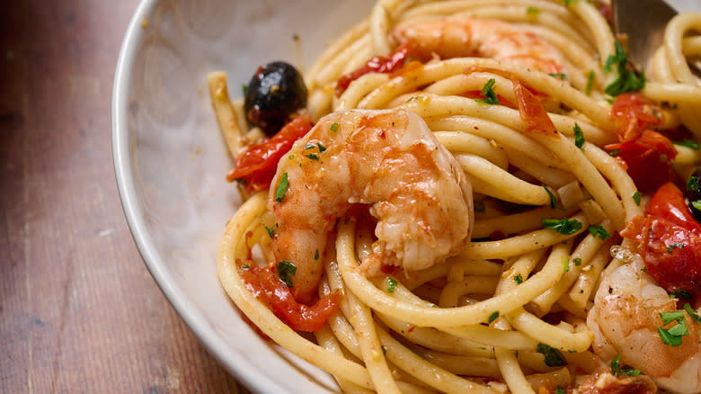 shrimp and olives in pasta