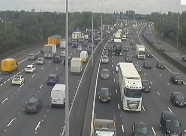 Delays on the M25 around Staines (Traffic Cameras)