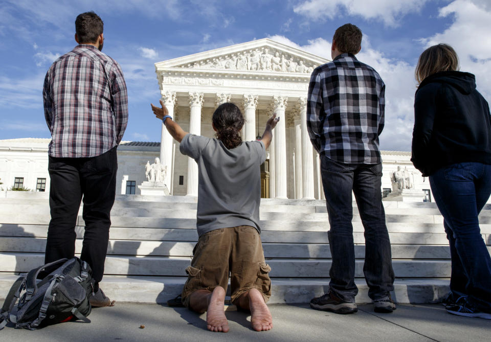 Anti-abortion demonstrators hold a prayer vigil on the plaza of the Supreme Court in Washington, D.C. (Photo: J. Scott Applewhite/AP)