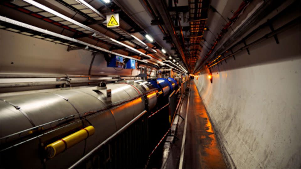 Computer artwork of particles colliding and splitting to produce smaller particles. This is the process used by particle accelerators such as the Large Hadron Collider (LHC) at CERN. Photo: Getty Images