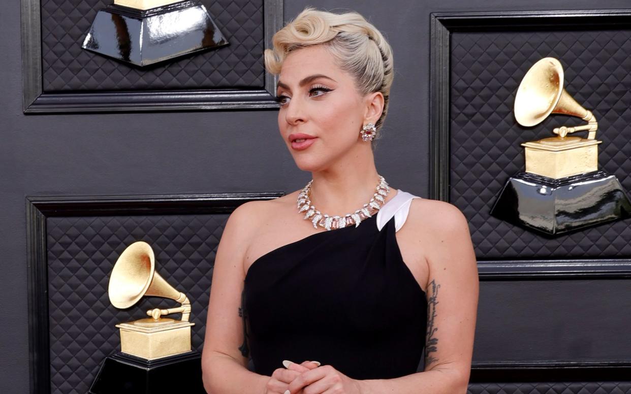 Der Popstar Lady Gaga hat sich ein zweites Standbein auf Schauspielierin aufgebaut. Im zweiten "Joker"-Teil mimt sie den Kultcharakter Harley Quinn. (Bild: 2022 The Recording Academy/Frazer Harrison)