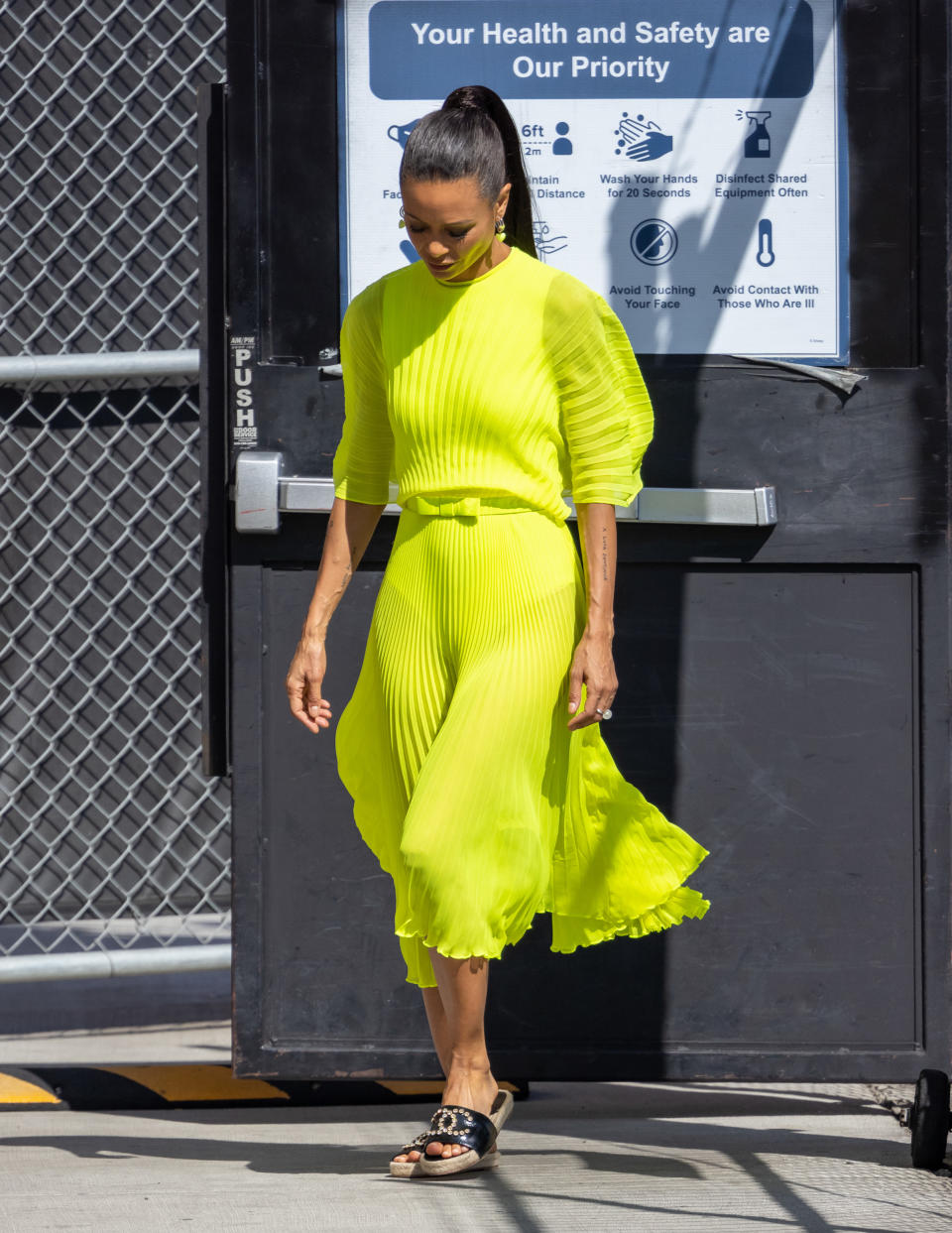 Thandie Newton enters the “Jimmy Kimmel Live” studios in Los Angeles. - Credit: RB/Bauergriffin.com / MEGA