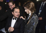 Leonardo DiCaprio, izquierda, y Julia Butters en el público de la 26a edición de los Pemios del Sindicato de Actores de la Pantalla en el Shrine Auditorium & Expo Hall el domingo 19 de enero de 2020 en Los Angeles. (Foto AP/Chris Pizzello)