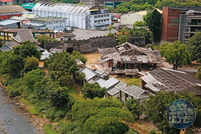 中影公司擁有的中影文化城（圖）原是知名景點，如今已荒廢成廢墟。