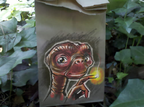 <div class="caption-credit"> Photo by: http://lunchbagart.tumblr.com/</div>Benson's lunch bag art is inspired by things he watches with his kids. "E.T." was a big hit.