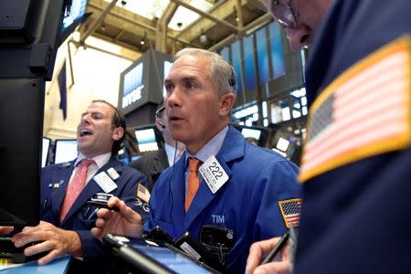 Traders work on the floor of the New York Stock Exchange (NYSE) in New York City, U.S., June 29, 2016. REUTERS/Brendan McDermid