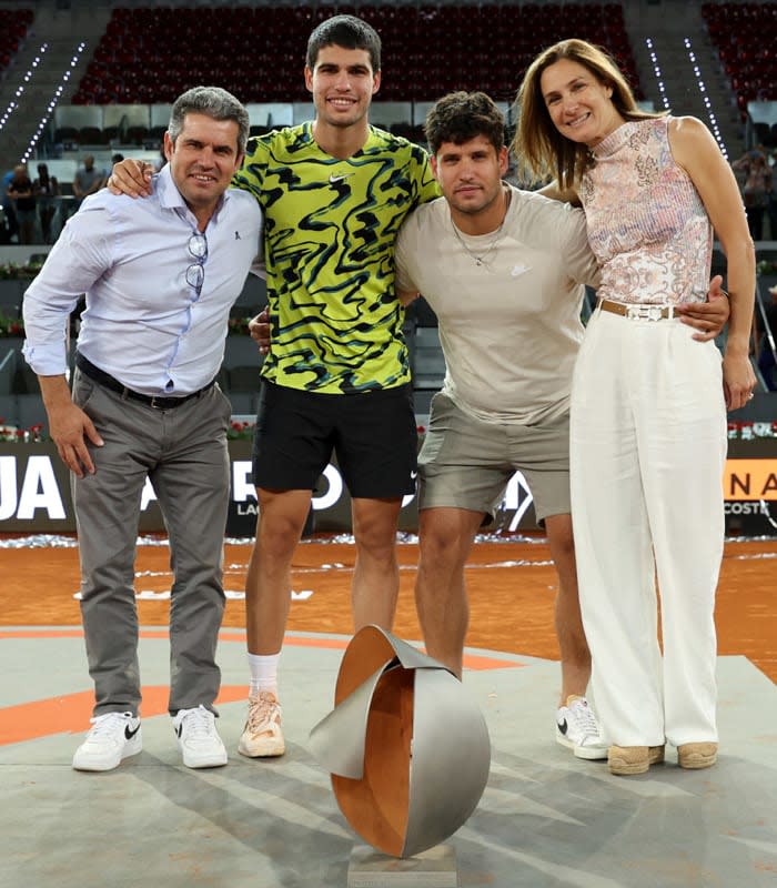 Carlos Alcaraz junto a sus padres y su hermano Álvaro