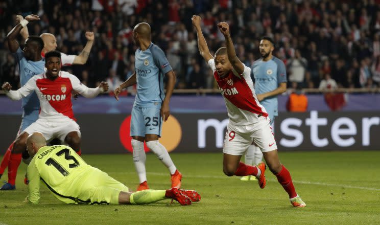 <p>Il a fallu attendre 8 petites minutes de jeu pour voir Monaco ouvrir le score grâce à Mbappé ! Un vrai but de renard des surfaces. Plus qu’un seul but à remonter pour l’ASM. (Photo Reuters)</p>