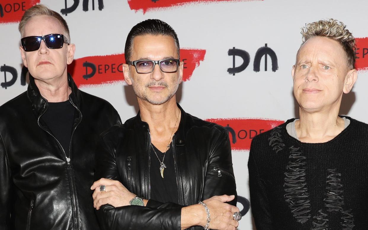 Dave Gahan (Mitte) und Martin Gore (rechts) von Depeche Mode trauern um Bandmitglied Andrew Fletcher. (Bild: 2016 Getty Images/Vittorio Zunino Celotto)