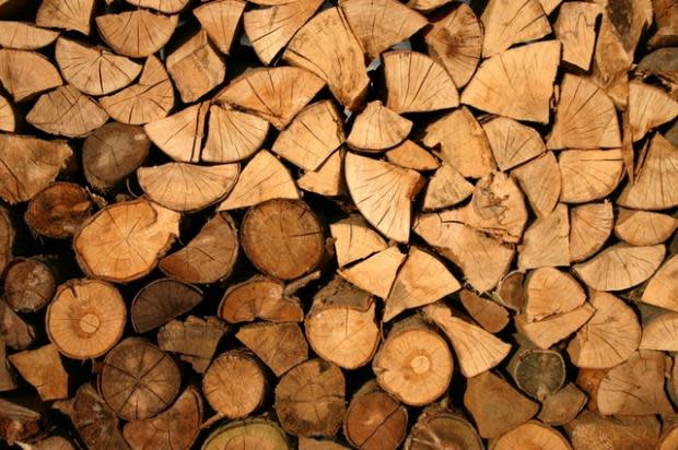 Weather-related woes, trade policy and unusually volatile wood products markets impact Weyerhaeuser's (WY) Q3 results.