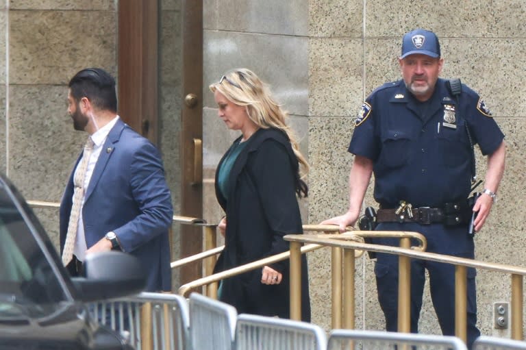 L'actrice de films X Stormy Daniels (c) à la sortie du tribunal de Manhattan, le 9 mai 2024 à New York (Charly TRIBALLEAU)