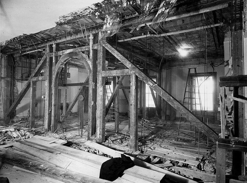 View of the north wall of the second-floor corridor of the White House during the renovation. The truss work in the walls of the North Hall have been removed. <a href="http://www.flickr.com/photos/usnationalarchives/page3/" rel="nofollow noopener" target="_blank" data-ylk="slk:(Photo courtesy of the National Archives);elm:context_link;itc:0;sec:content-canvas" class="link ">(Photo courtesy of the National Archives)</a>