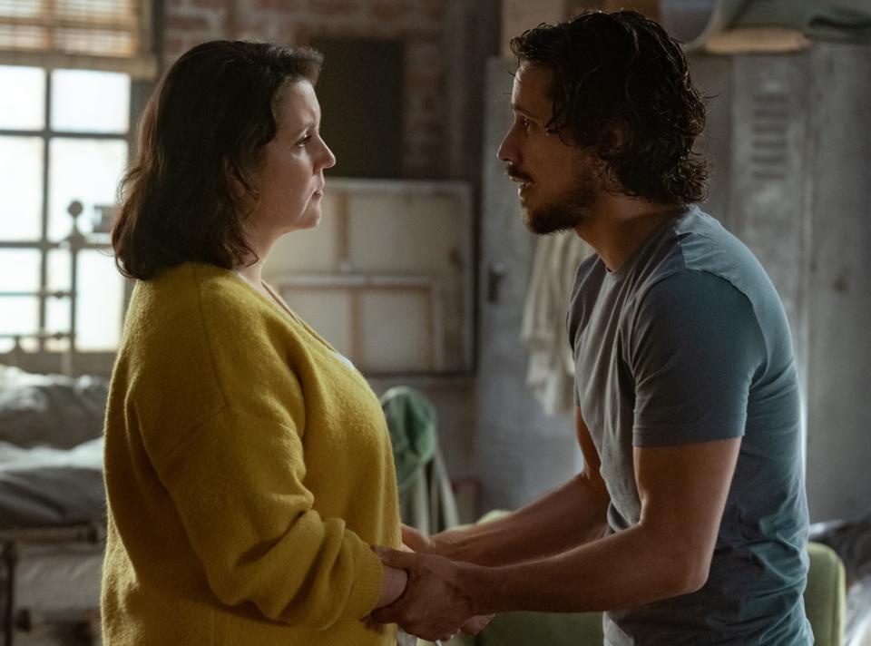 Peter Gadiot, Melanie Lynskey, Yellowjackets