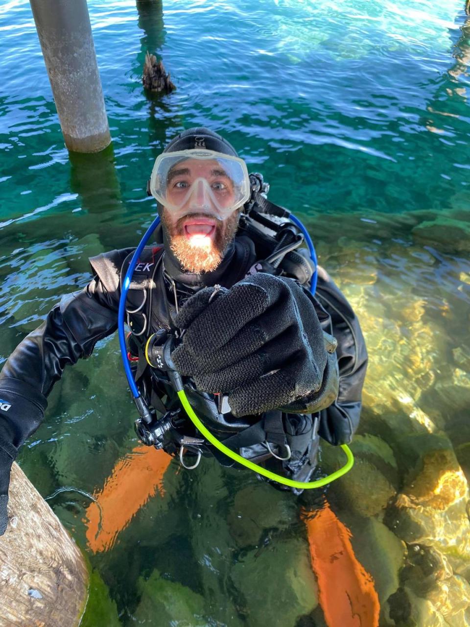 Diver Phil Abernathy retrieved the couple’s ring. 