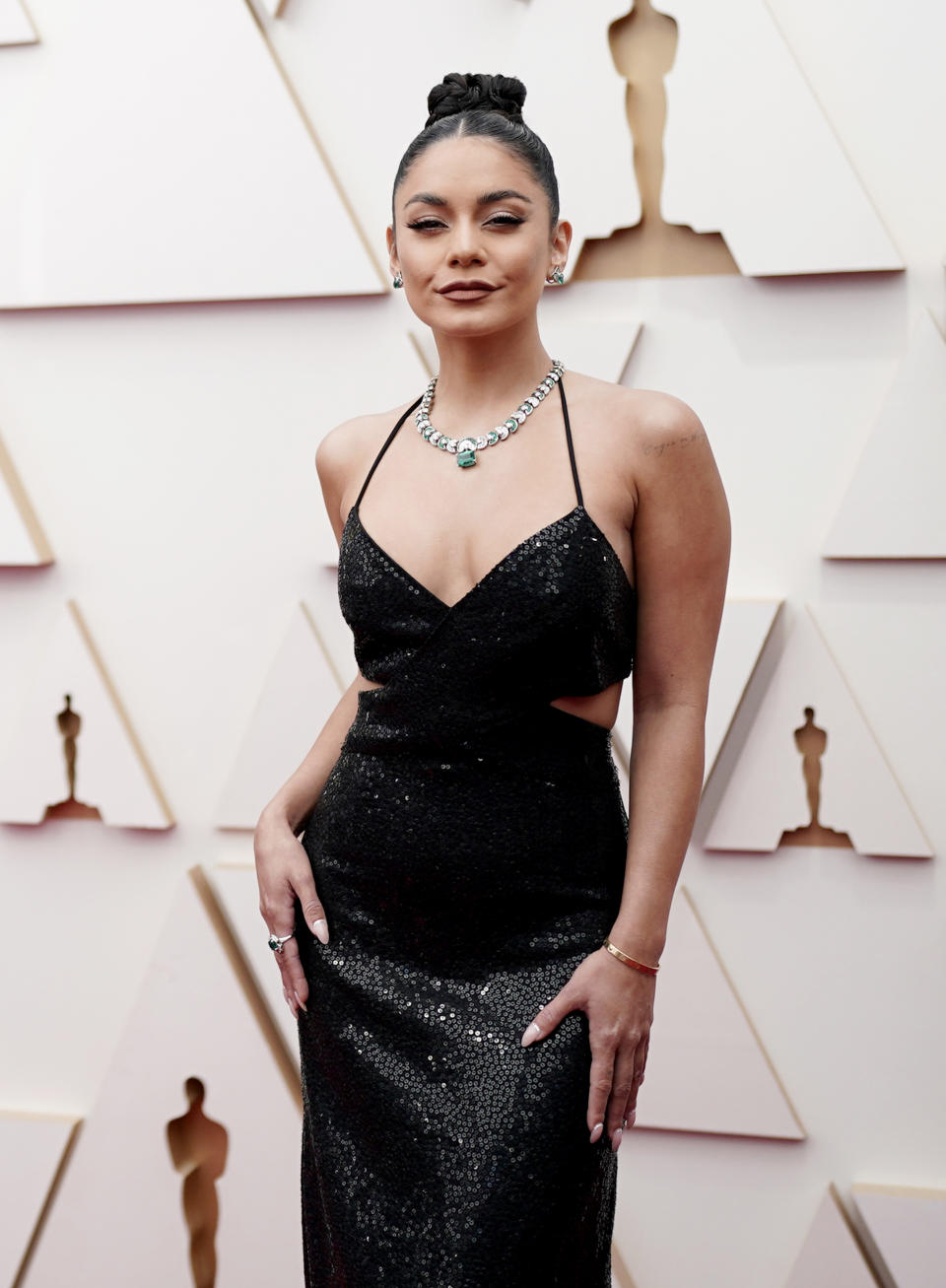 Vanessa Hudgens llega a los Oscar el 27 de marzo de 2022 en el Teatro Dolby en Los Angeles. (Foto AP/Jae C. Hong)