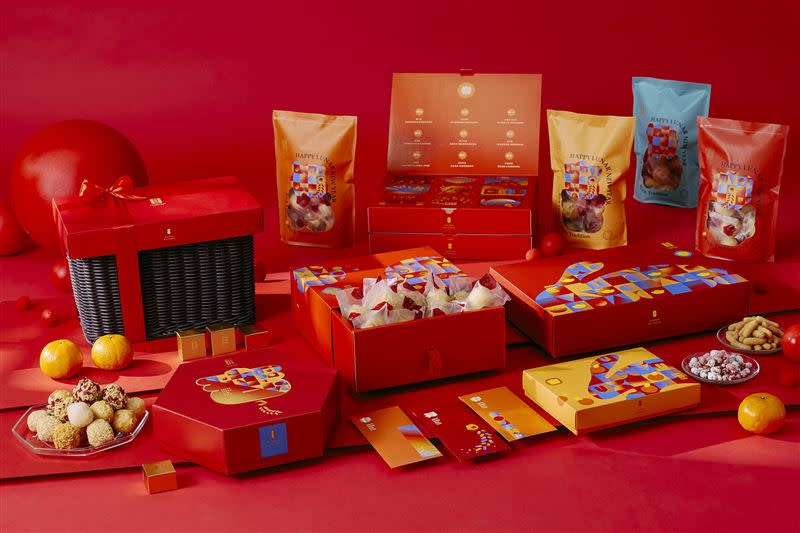 舊振南推出2023春節禮盒「春趣饗樂」，主視覺以春節代表圖飾與色彩為主，將傳統習俗及祝福埋藏在禮盒設計中。（圖／品牌業者提供）