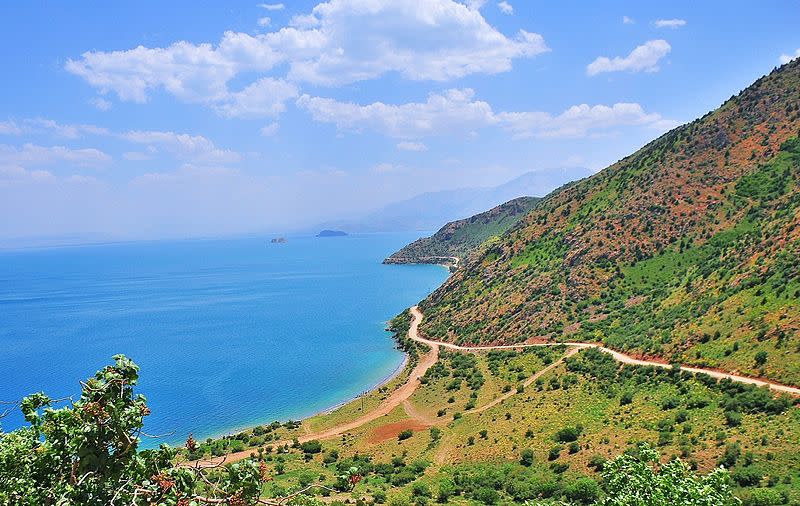 Huge Underwater Castle With Ancient ‘Fairy Chimneys’ Discovered at the Bottom of Turkey’s Lake Van