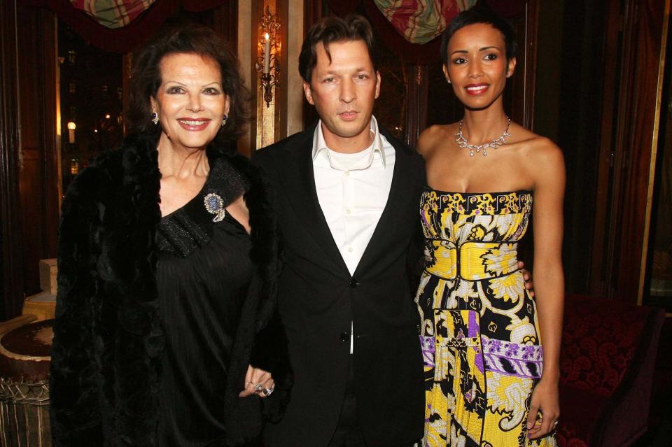 Claudia Cardinale, Christophe Rocancourt et Sonia Rolland au Fouquet's en 2008