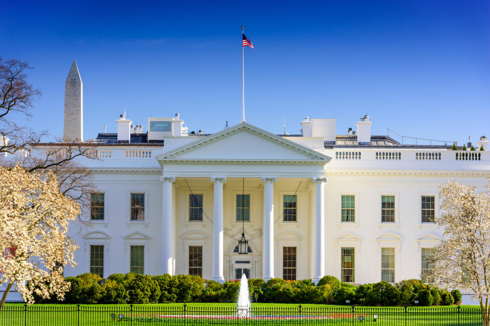 White House from the north, with Washington Monument in background.