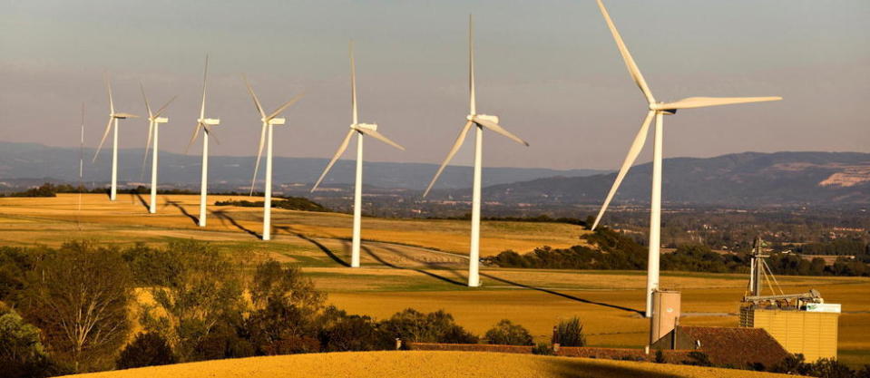 Parc d'éoliennes dans le Lauragais (Haute-Garonne). L'objectif fixé par l'État devrait entraîner un quasi-doublement du nombre d'éoliennes en France d'ici à 2028.
