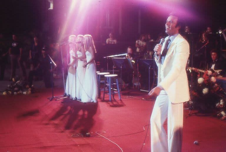 Las Trillizas de Oro recordaron su trayectoria con Julio Iglesias