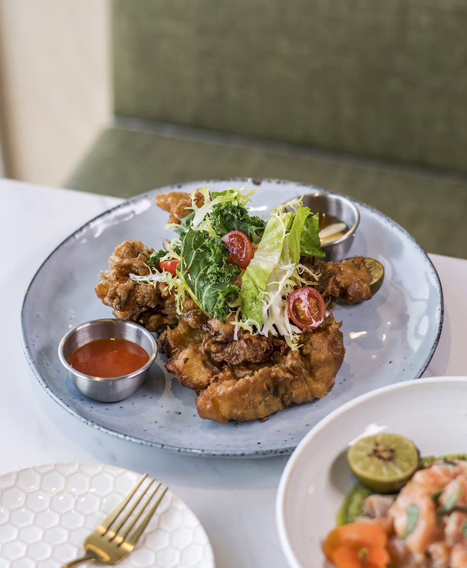 銅鑼灣美食︱親民價海景泰菜館阿閒泰 冬蔭功醬焗飯+青咖哩烤原個椰菜花