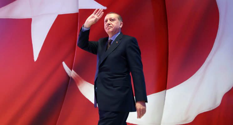 Bastelt Erdogan gerade munter an seinem Unrechtsstaat? (Bild: Kayhan Ozer/Pool Presidential Press Service/AP/dpa)