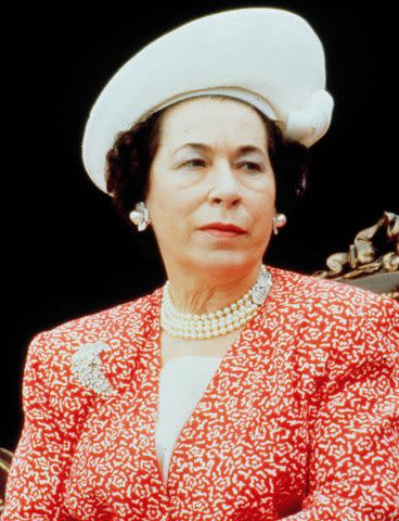 <p>Moviestore/Shutterstock</p> Jeannette Charles as Queen Elizabeth II in <em>The Naked Gun</em> (1988)