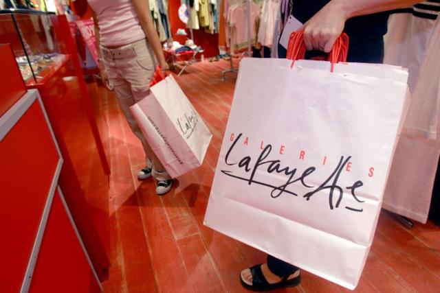 Paris retailers worry crime will keep tourists from spending in stores