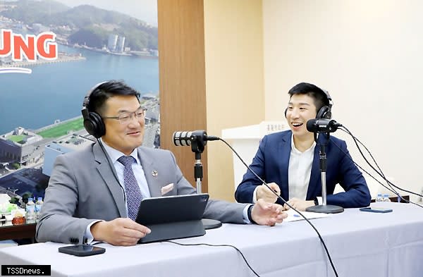 基隆市府網路廣播節目「基隆Podcast」，邀請民政處長張淵翔分享基隆的單身聯誼和聯合婚禮等活動。（圖：基隆市府提供）