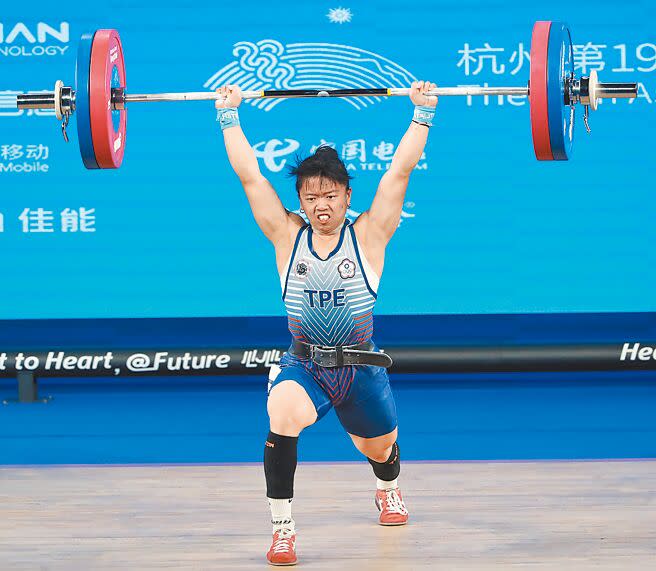 陳冠伶在舉重女子55公斤級比賽中，以抓挺舉合計198公斤，獲得第4名。（鄭任南攝）