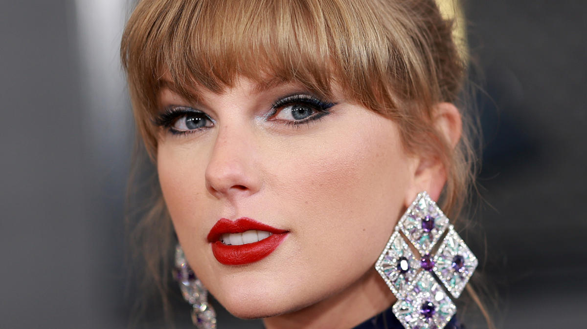 Taylor Swift, Travis Kelce: Can Attention Change KC Chiefs' Name? – Rolling  Stone