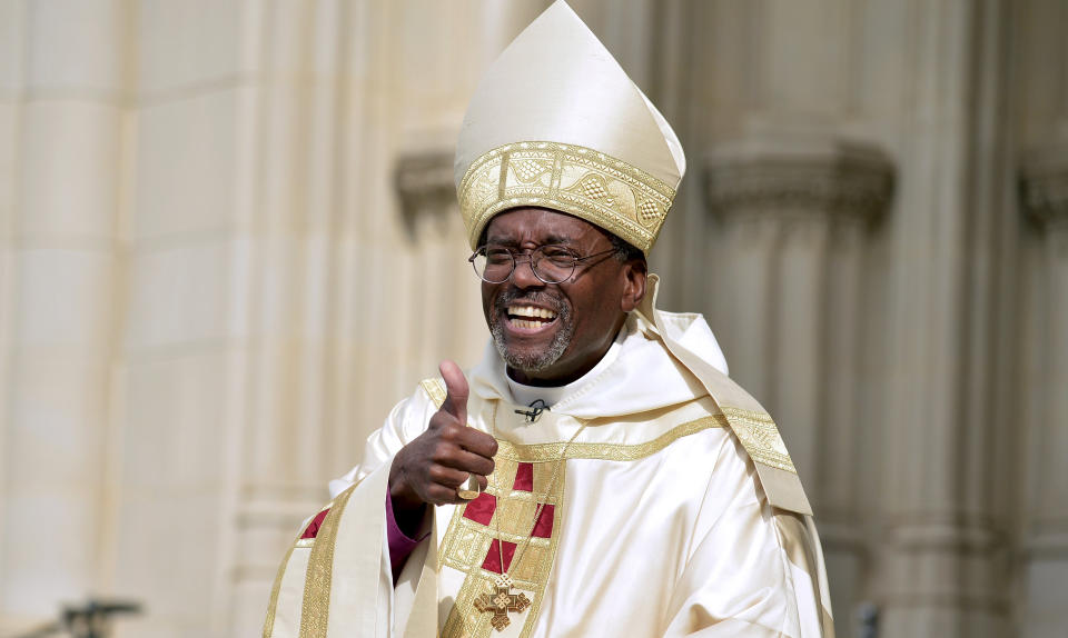 FILE PHOTO: The Reverend Michael Bruce Curry gives a thumbs up as he arrives for his Installation ceremony at the Washington National Cathedral, in Washington, November 1, 2015. Curry becomes the first African-American Episcopal presiding bishop, after previously serving as Bishop of North Carolina. REUTERS/Mike Theiler/File Photo