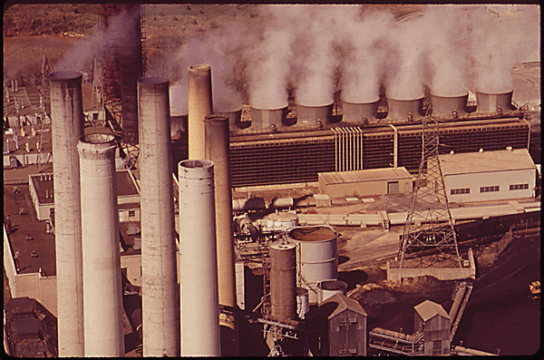 A photo from the National Archives shows a Pepco power plant along the Anacostia River in 1973. / Credit: National Archives/Environmental Protection Agency